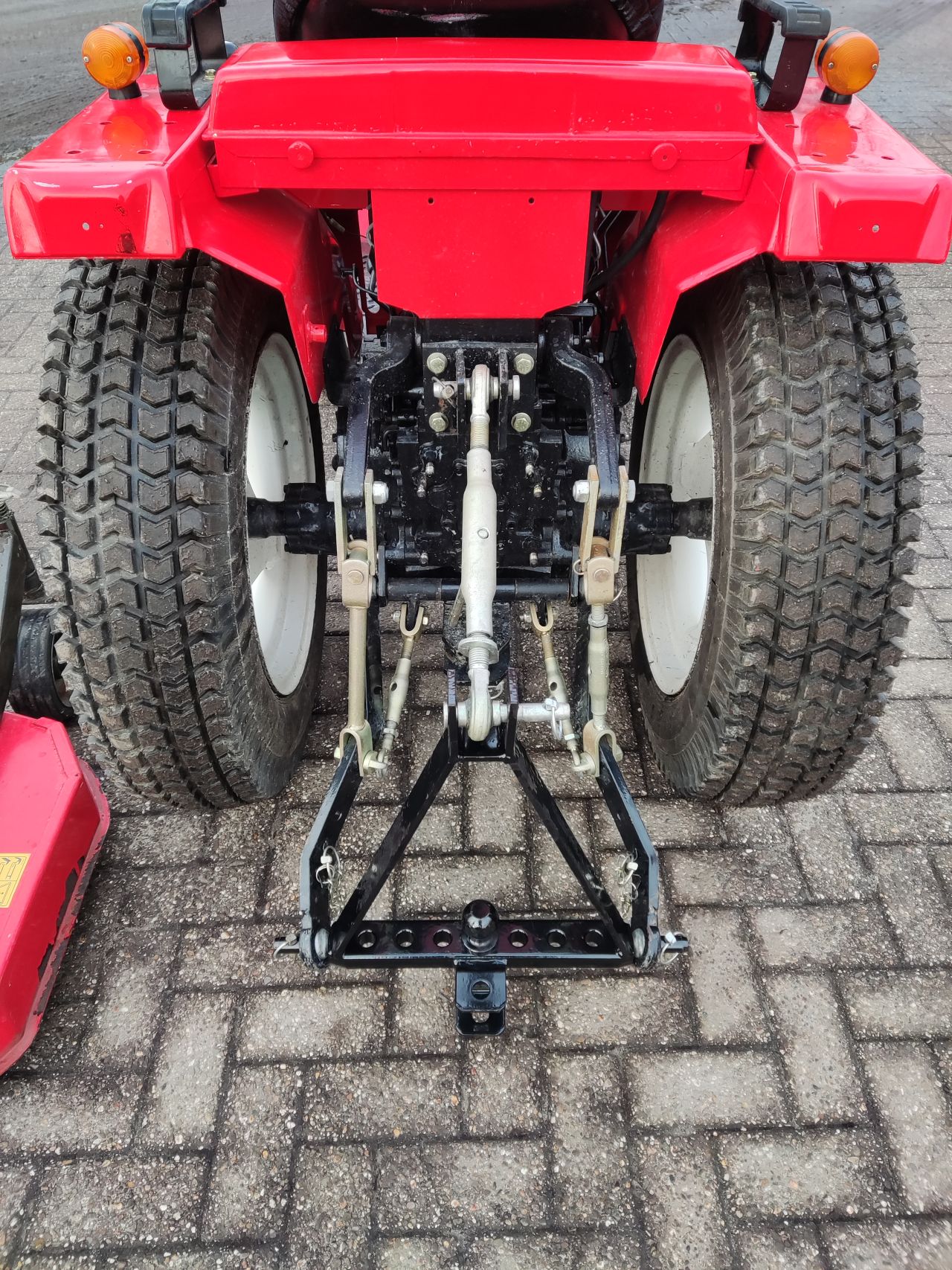 YANMAR minitractor (type F16D) met toebehoren (maaidek, etc)