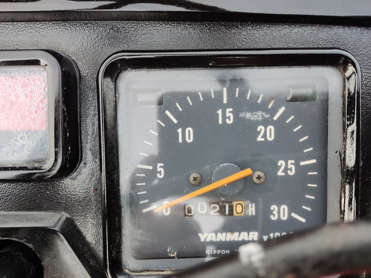 YANMAR minitractor (type F16D) met toebehoren (maaidek, etc)