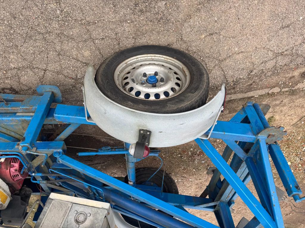 Klaas **LADDERLIFT-DAKWERKERSLIFT-VERHUISLIFT**