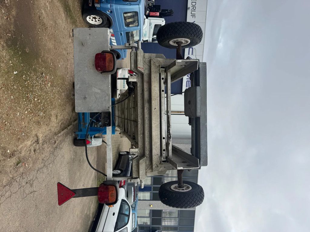 Klaas **LADDERLIFT-DAKWERKERSLIFT-VERHUISLIFT**