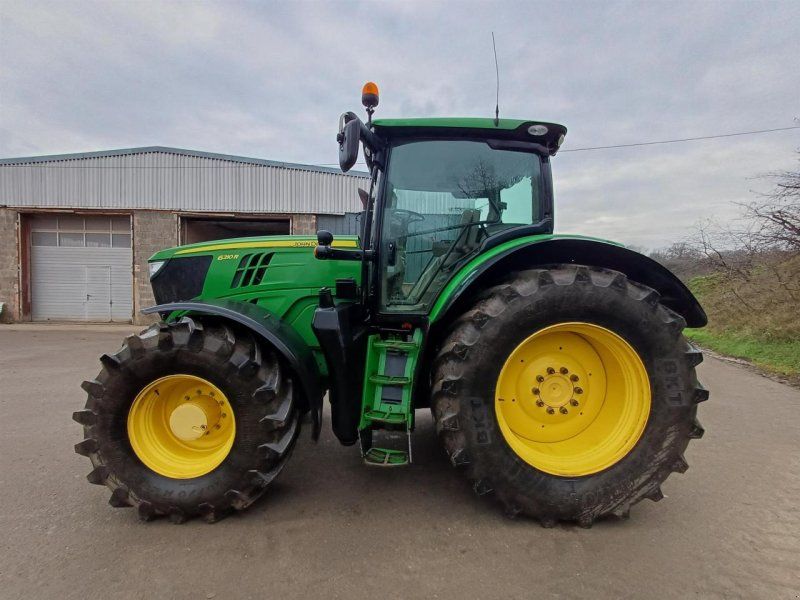 John Deere 6210R