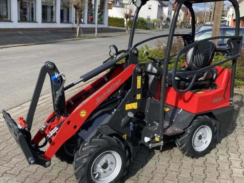 Schäffer 1622 Hoflader, sofort lieferbar, Ideal für Pferde und Hof!