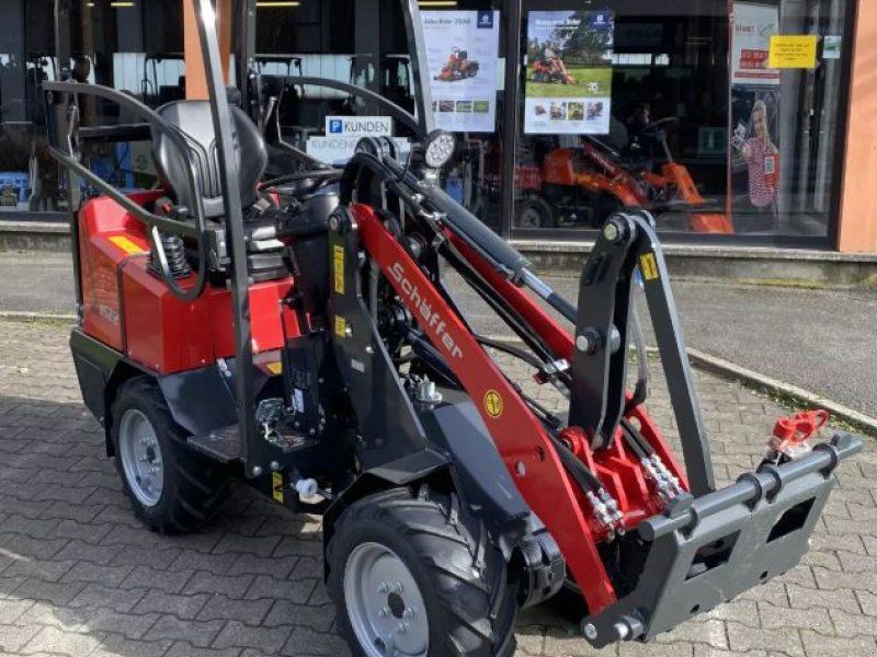 Schäffer 1622 Hoflader, sofort lieferbar, Ideal für Pferde und Hof!