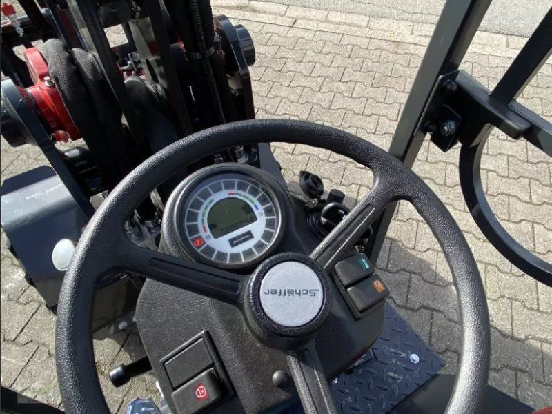 Schäffer 1622 Hoflader, sofort lieferbar, Ideal für Pferde und Hof!