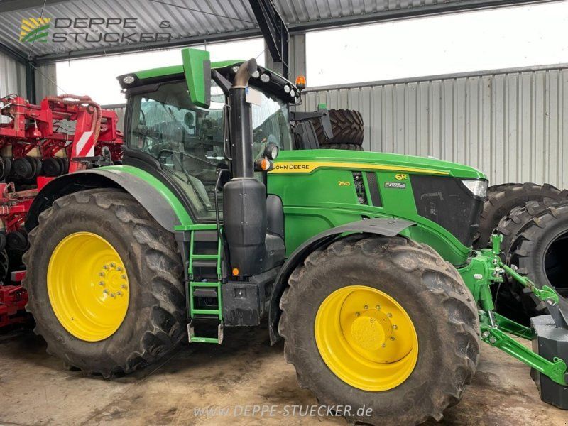 John Deere 6R 250