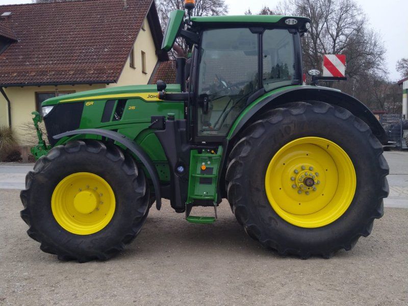 John Deere 6R215