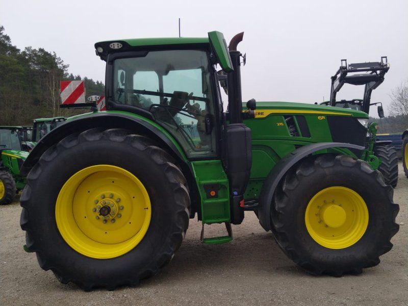 John Deere 6R215