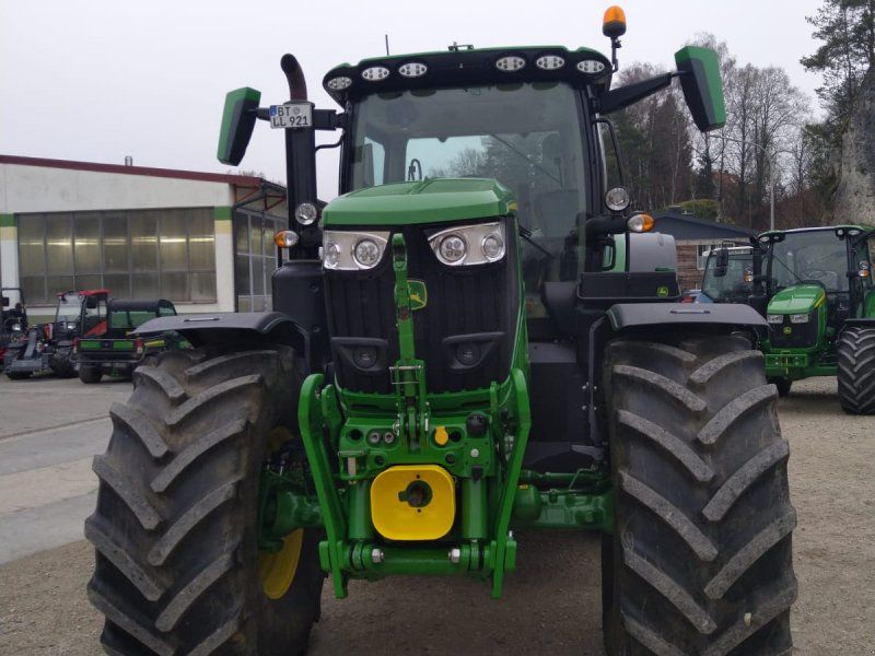 John Deere 6R215