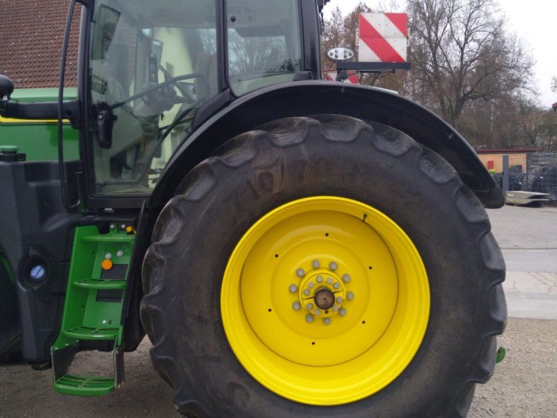 John Deere 6R215