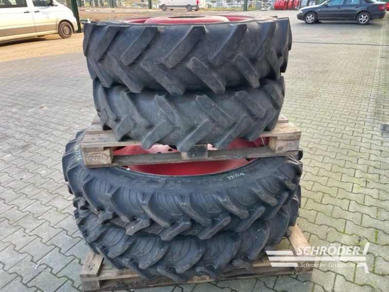 Fendt PFLEGEBEREIFUNG 270/95 R46 + 11.2 R28
