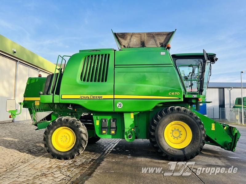 John Deere C670