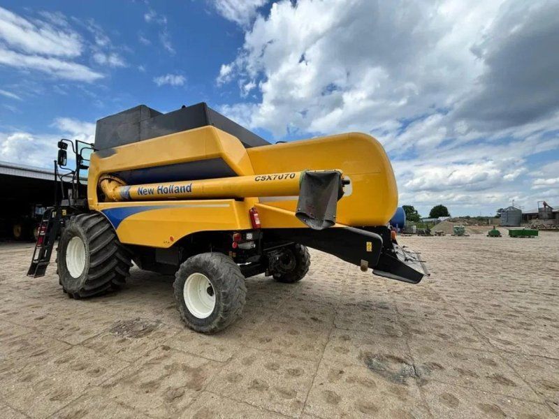New Holland CSX7070