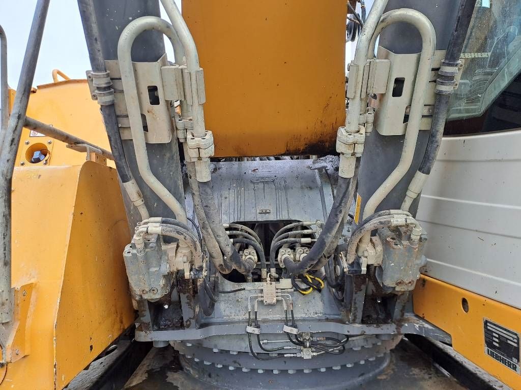Liebherr R 946