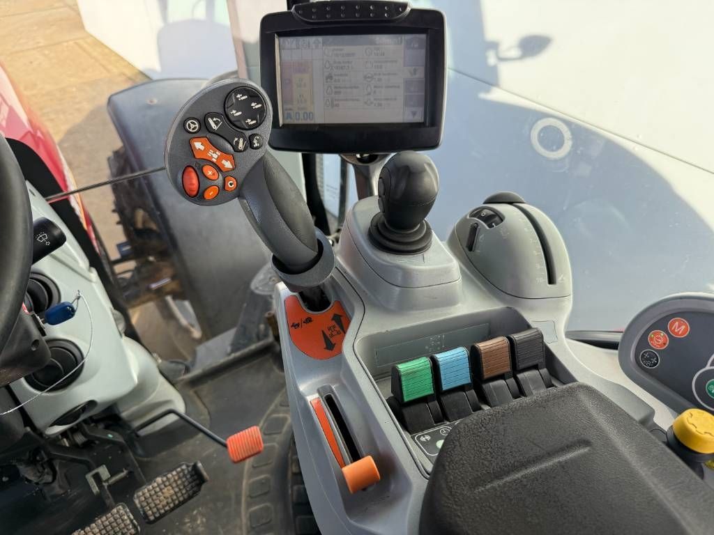 New Holland T7.270 - 4 Hydraulics / Good Working Condition