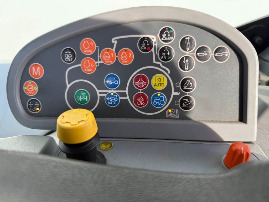 New Holland T7.270 - 4 Hydraulics / Good Working Condition