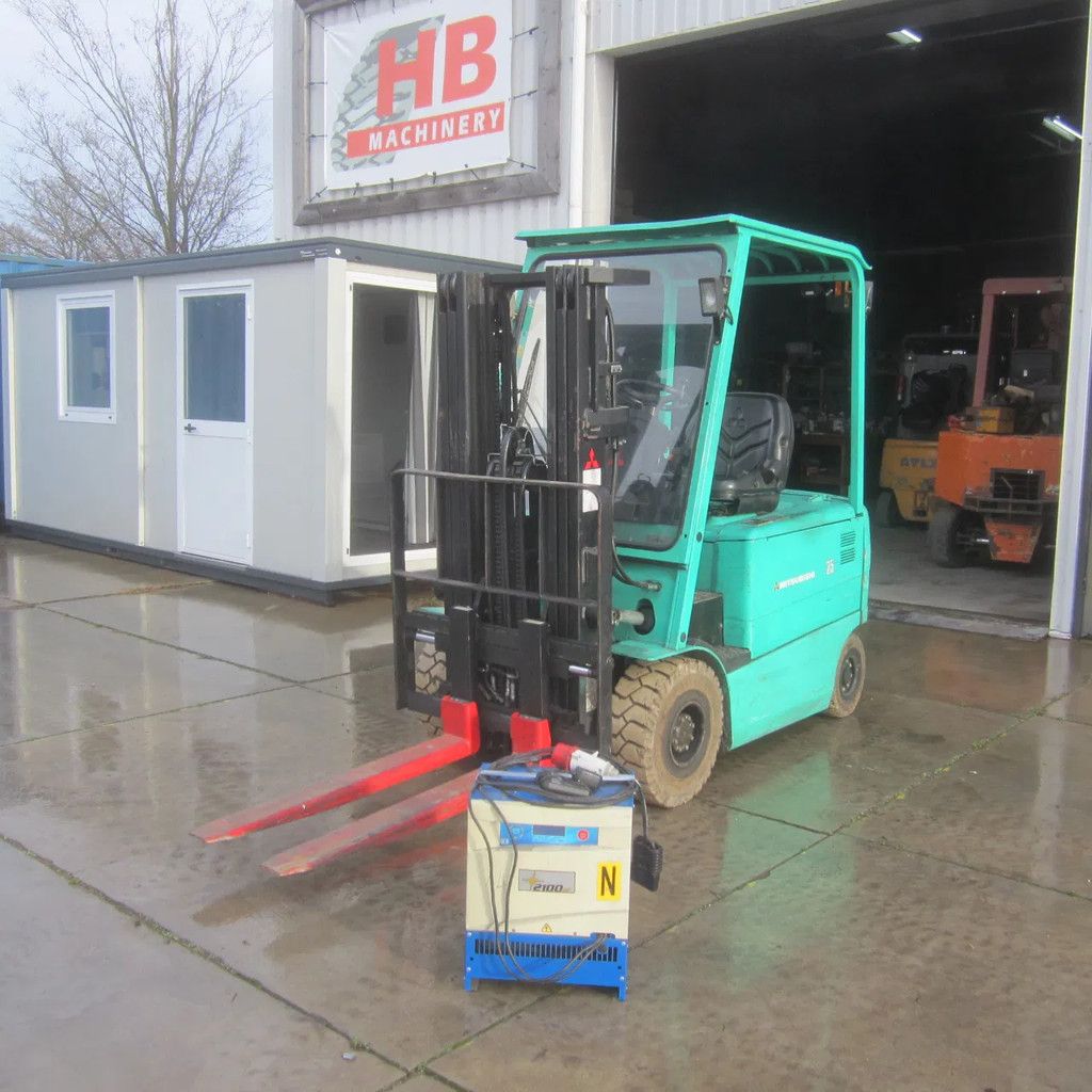 Mitsubishi Heftruck FB25K elek., weeginstallatie, triplomast, side shift.