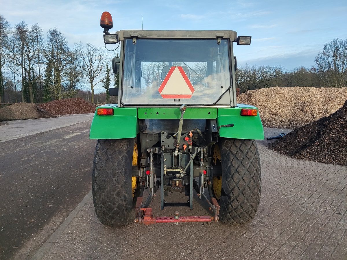 JOHN DEERE tractor (type 3200X, 65 pk, STOLL voorlader, etc.)