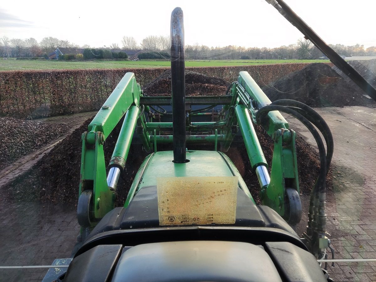 JOHN DEERE tractor (type 3200X, 65 pk, STOLL voorlader, etc.)