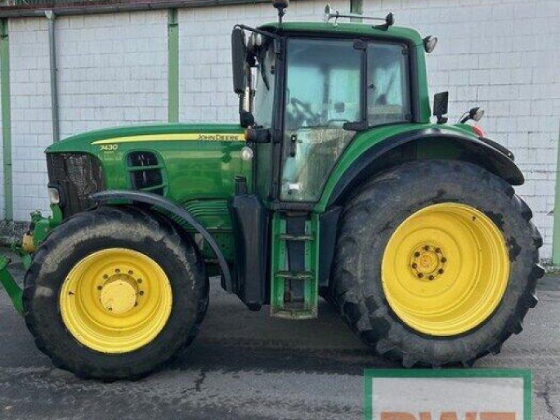 John Deere 7430
