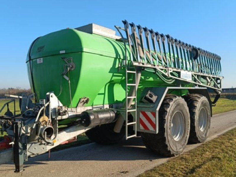 Eckart Güllefass Lupus 155 mit Bomech 15 Meter