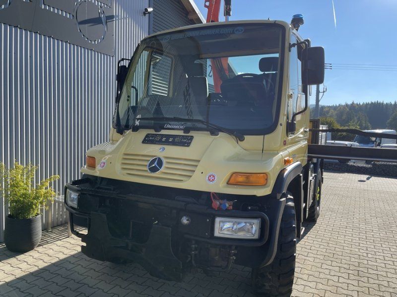 Mercedes-Benz Unimog U300 mit Mega Kran