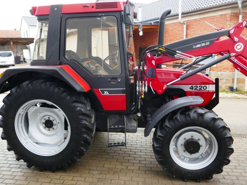 Case IH 4220 Allr. mit fabrikneuen Stoll Ind-Lader. Sehr guter Zustand!
