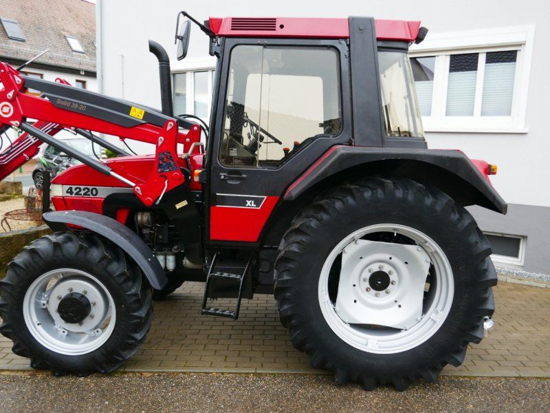 Case IH 4220 Allr. mit fabrikneuen Stoll Ind-Lader. Sehr guter Zustand!