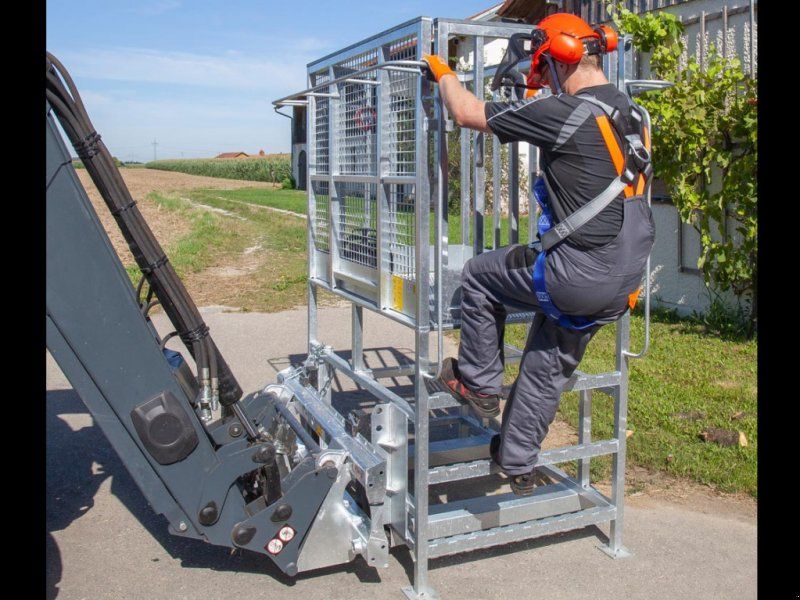 Fliegl Arbeitsbühne HOCH mit Euro-Aufnahme