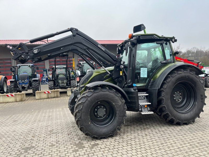 Valtra N175 D Forst mit FL