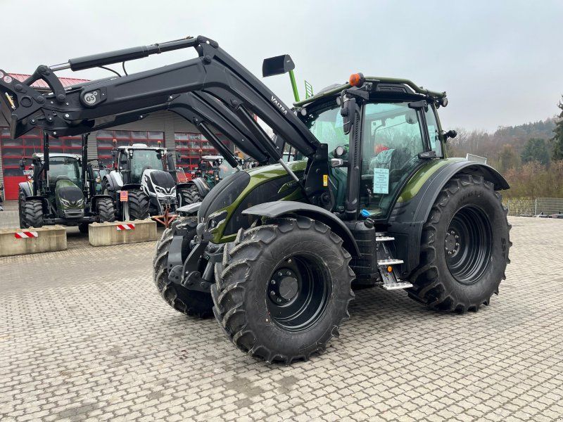 Valtra N175 D Forst mit FL