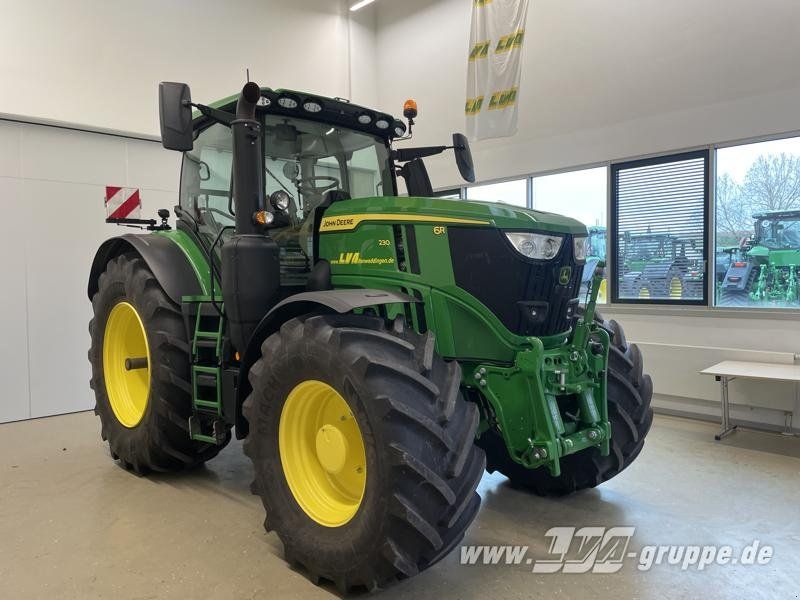 John Deere 6R 230