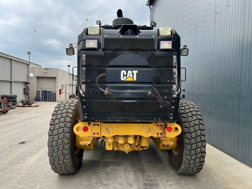 CAT 140M2 AWD
