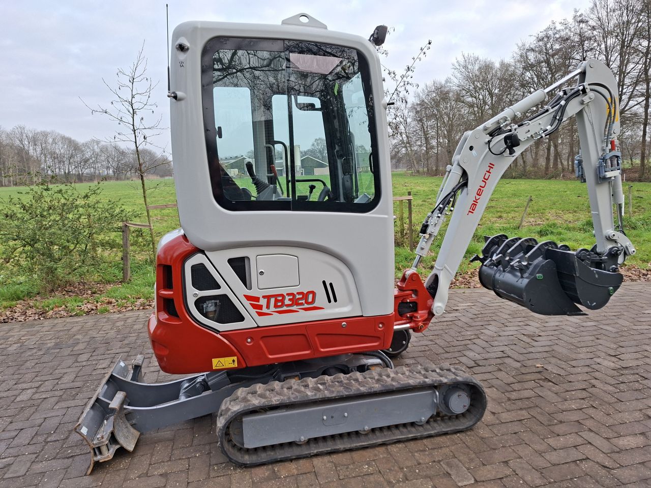 Takeuchi TB320 | bj2024 | 142 uur | Complete machine
