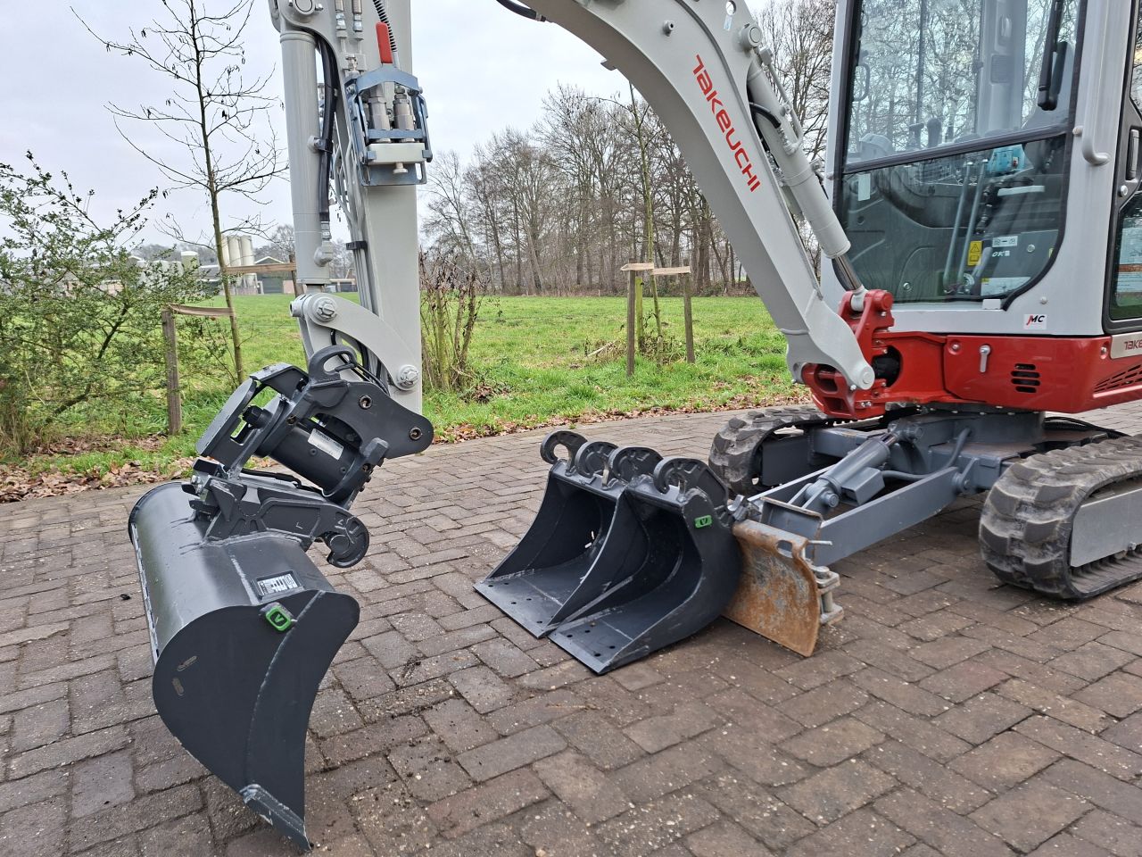 Takeuchi TB320 | bj2024 | 142 uur | Complete machine