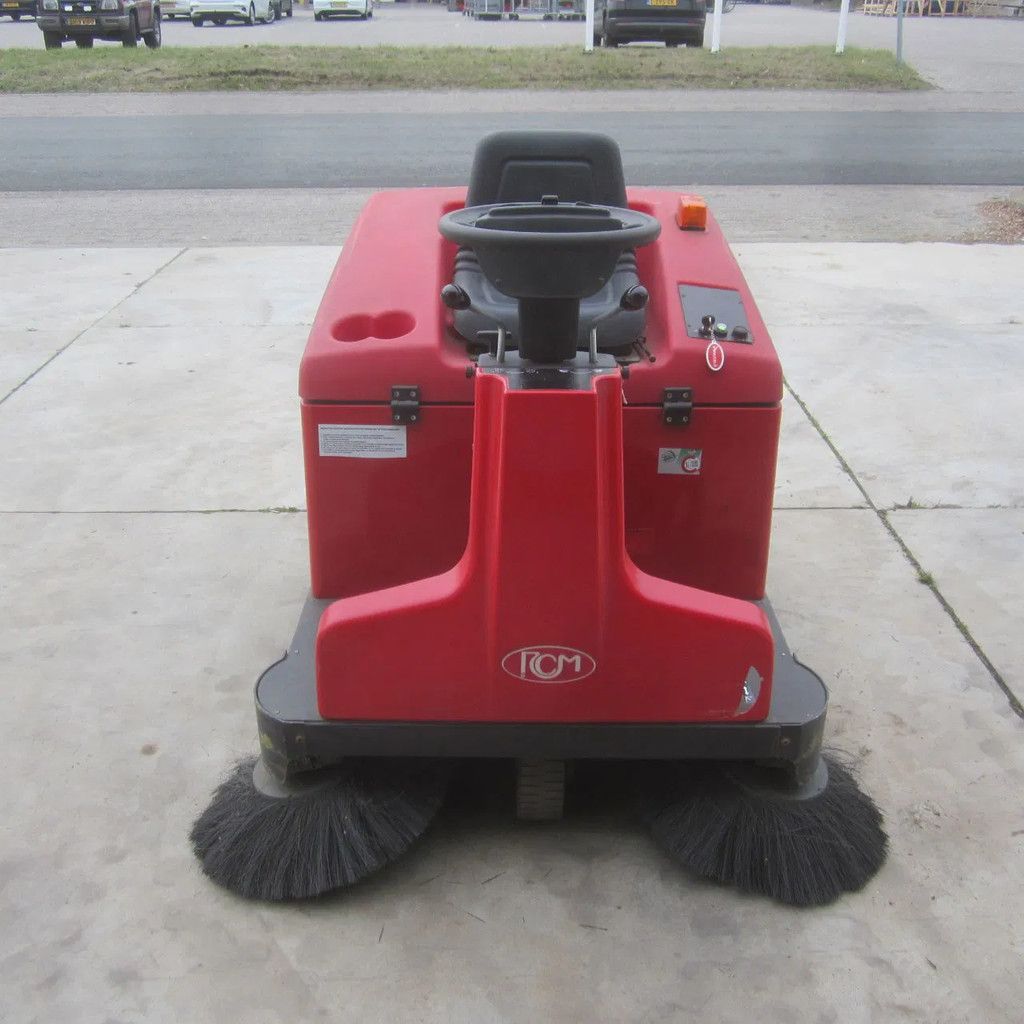 RCM Veegmachine zit-veeg Atom/E-plus.