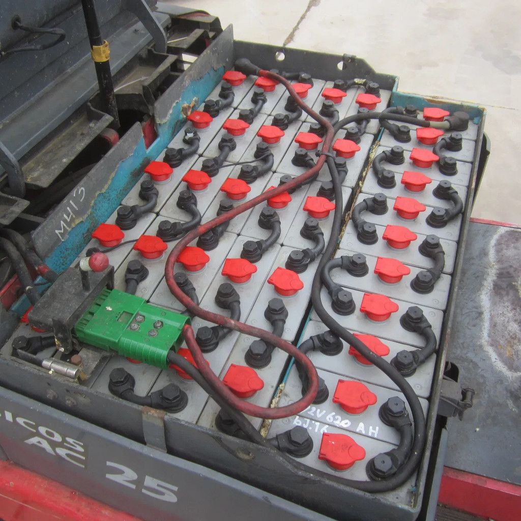 Nichiyu Heftruck FPC25PN, elek., triplo, side shift, hydro vorkverstelling.