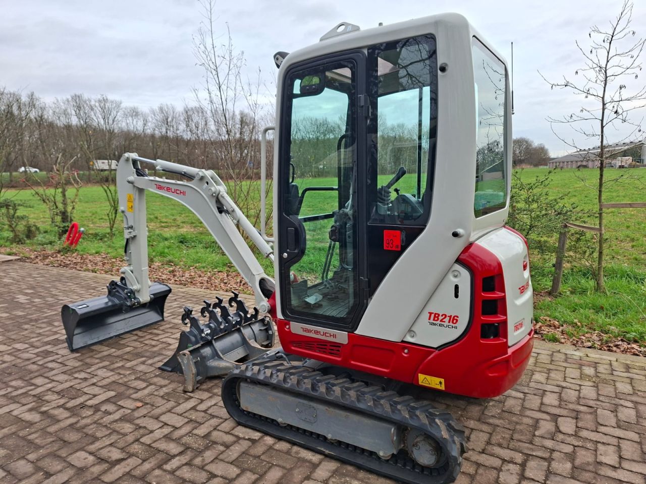 Takeuchi TB216 | bj2022 | 784 uur | 3 bakken nieuwe tracks