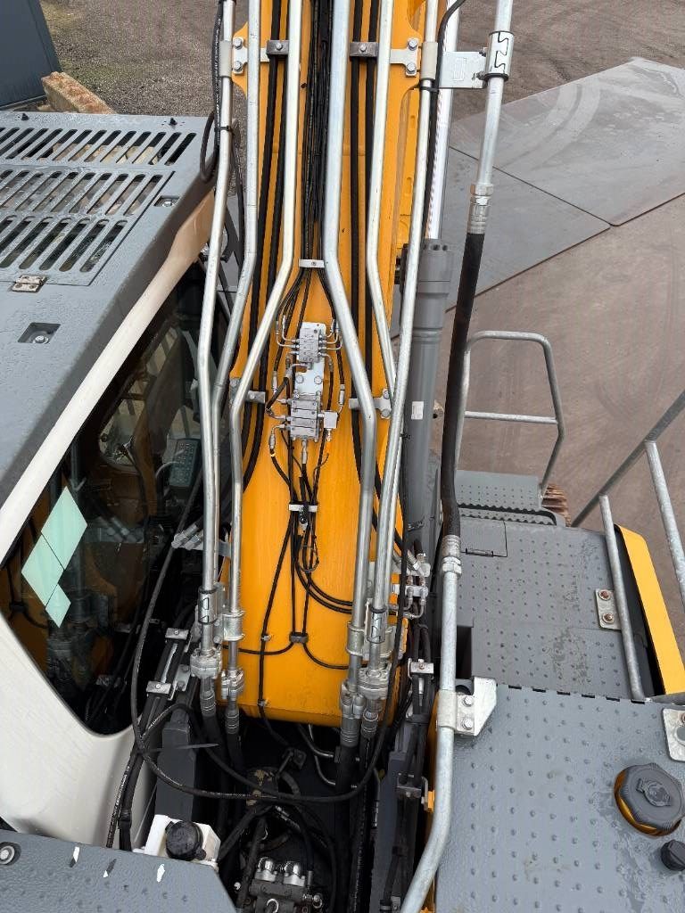 Liebherr R922 LC