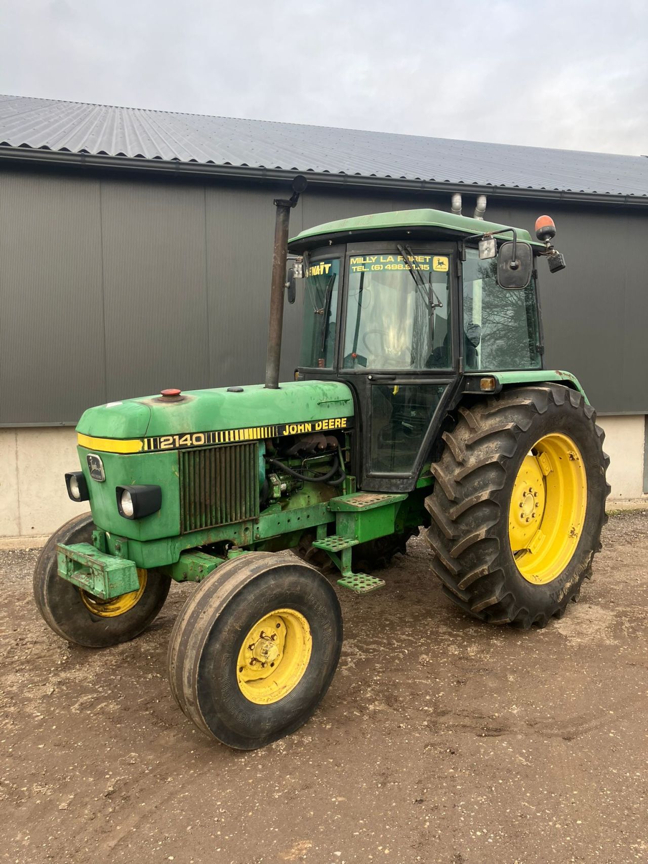 John Deere 2140
