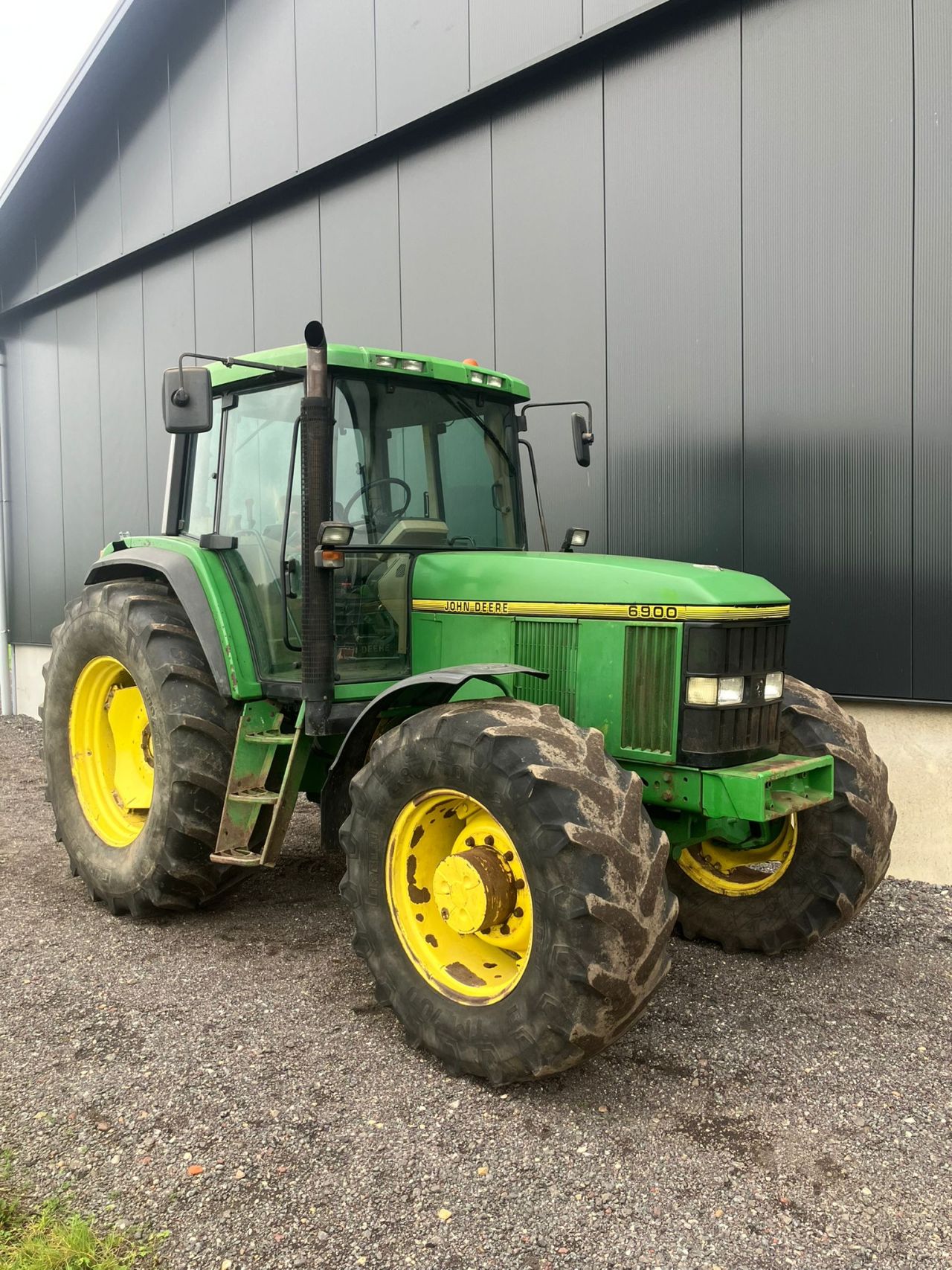 John Deere 6900