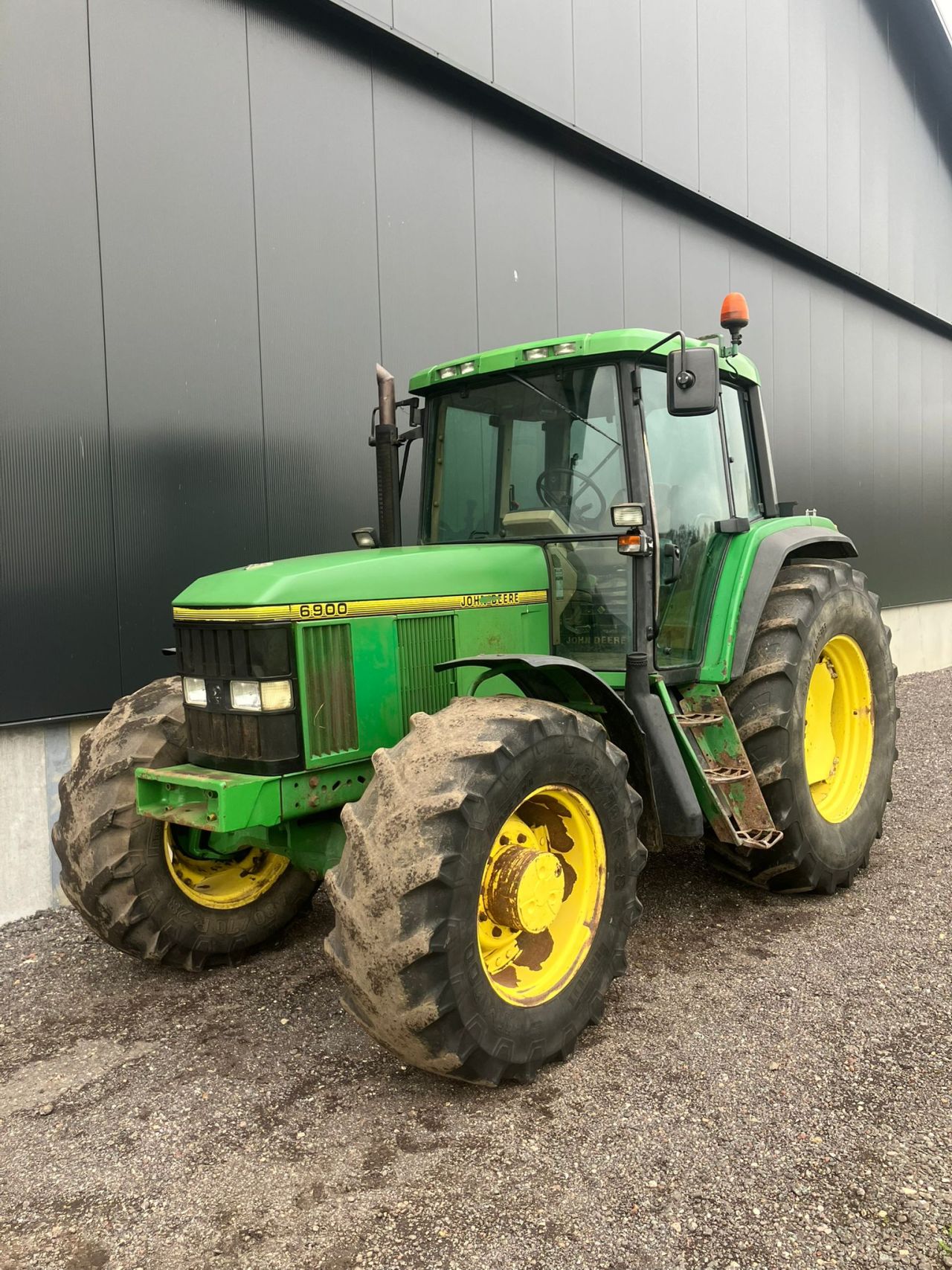 John Deere 6900