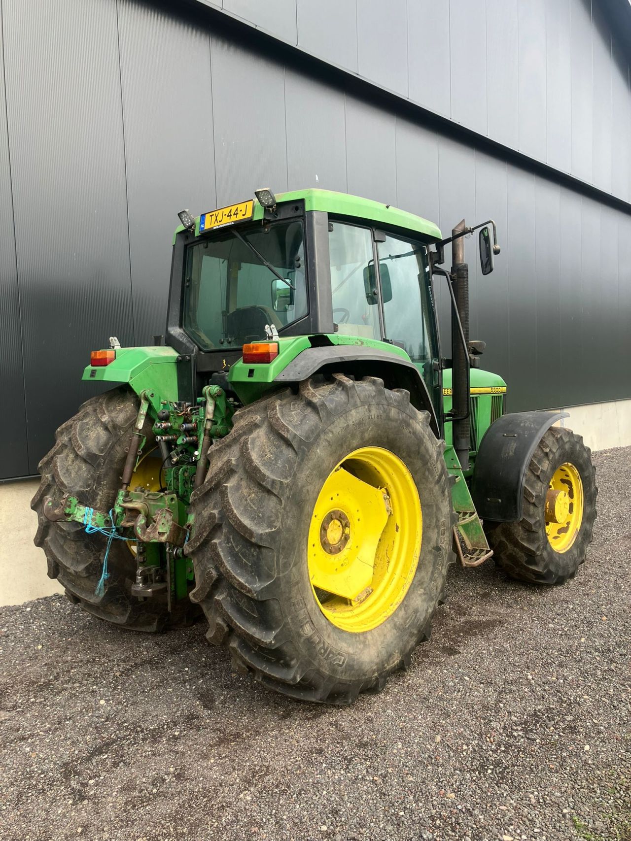 John Deere 6900