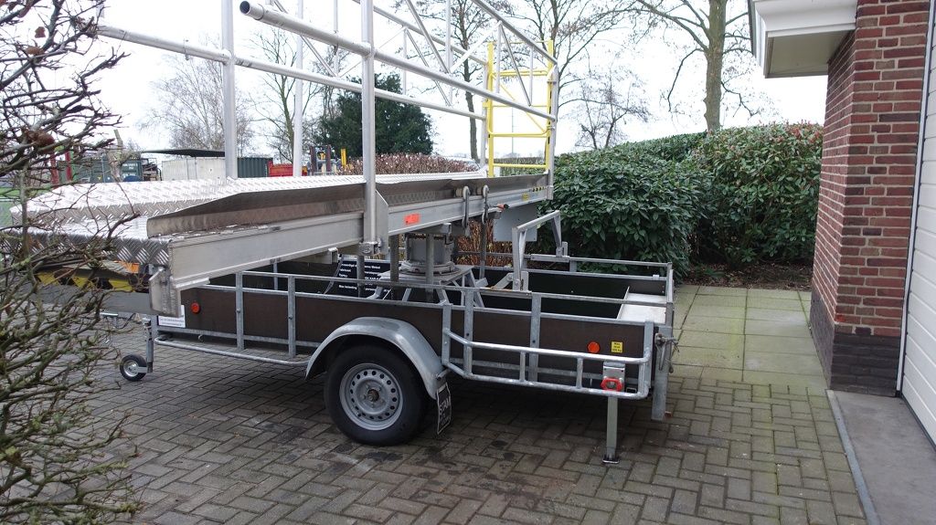 Aanhangwagen met aluminium loopbrug