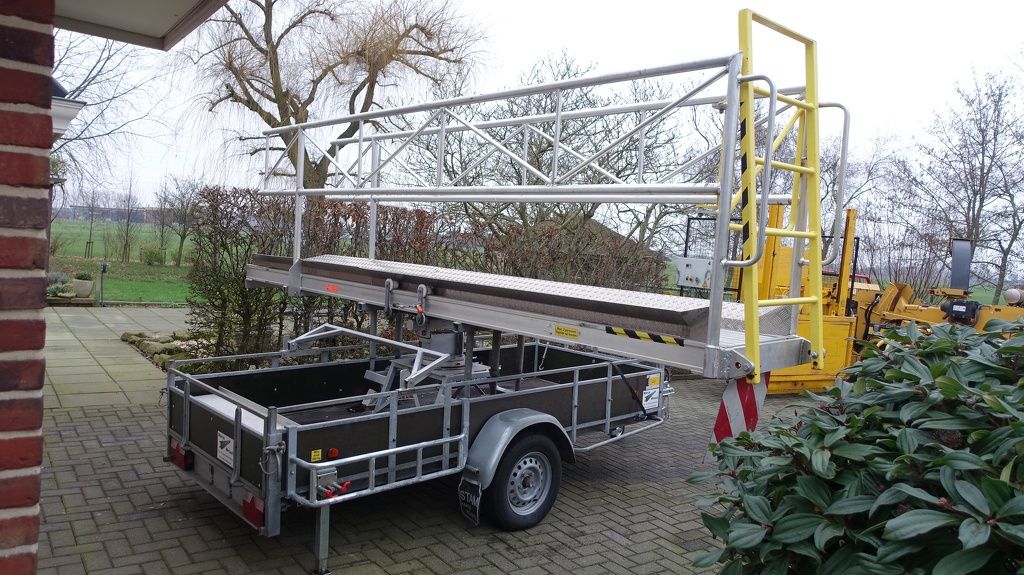 Aanhangwagen met aluminium loopbrug