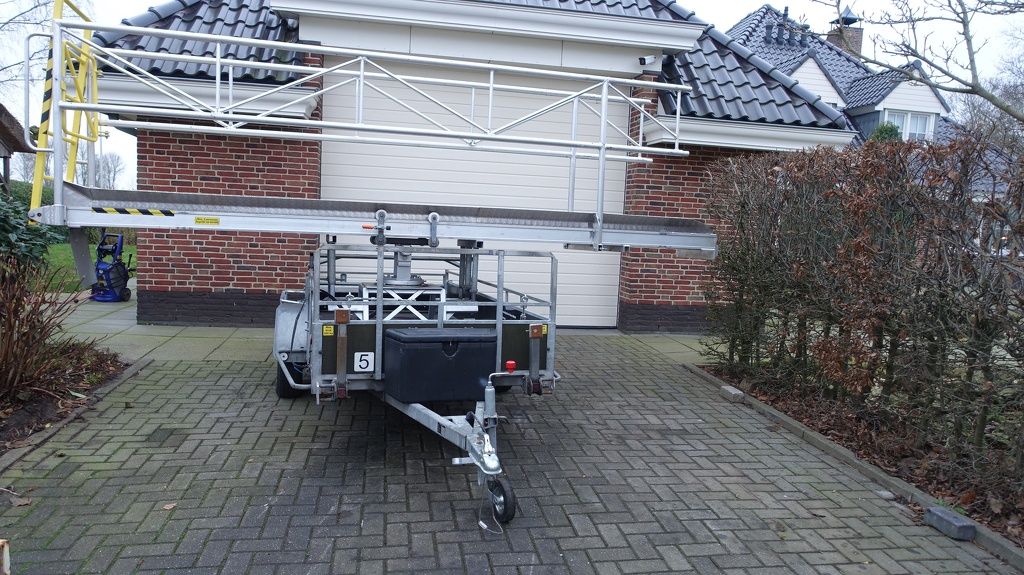 Aanhangwagen met aluminium loopbrug