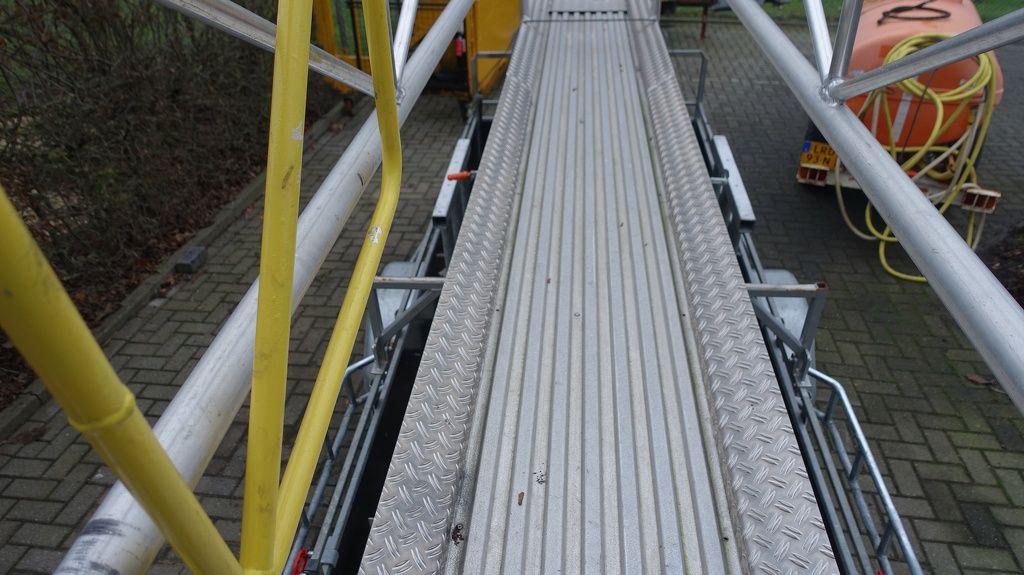 Aanhangwagen met aluminium loopbrug