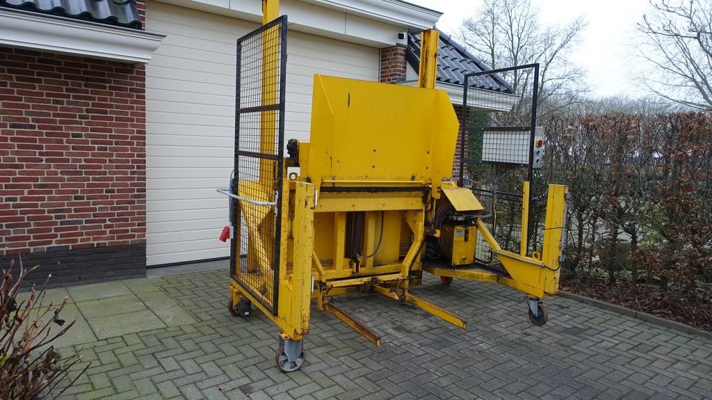 Stansz hef kantelsysteem voor containers/kisten