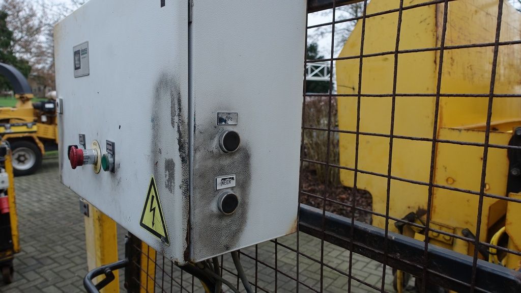 Stansz hef kantelsysteem voor containers/kisten