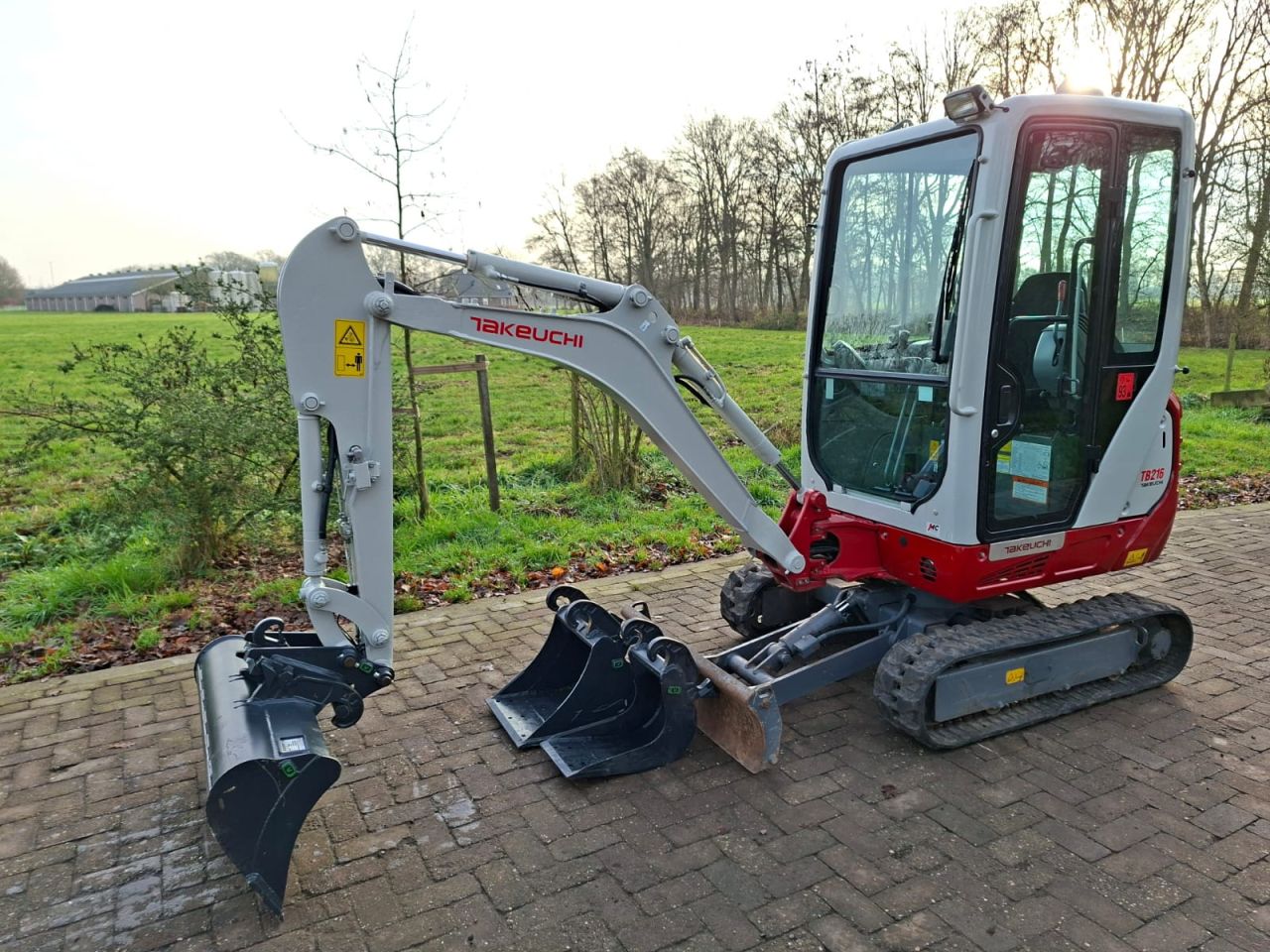 Takeuchi TB216 | bj2022 | 1514 uur | 3 bakken