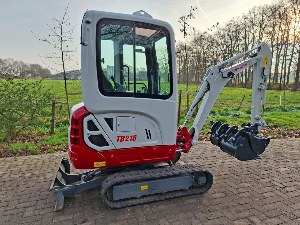 Takeuchi TB216 | bj2022 | 1514 uur | 3 bakken